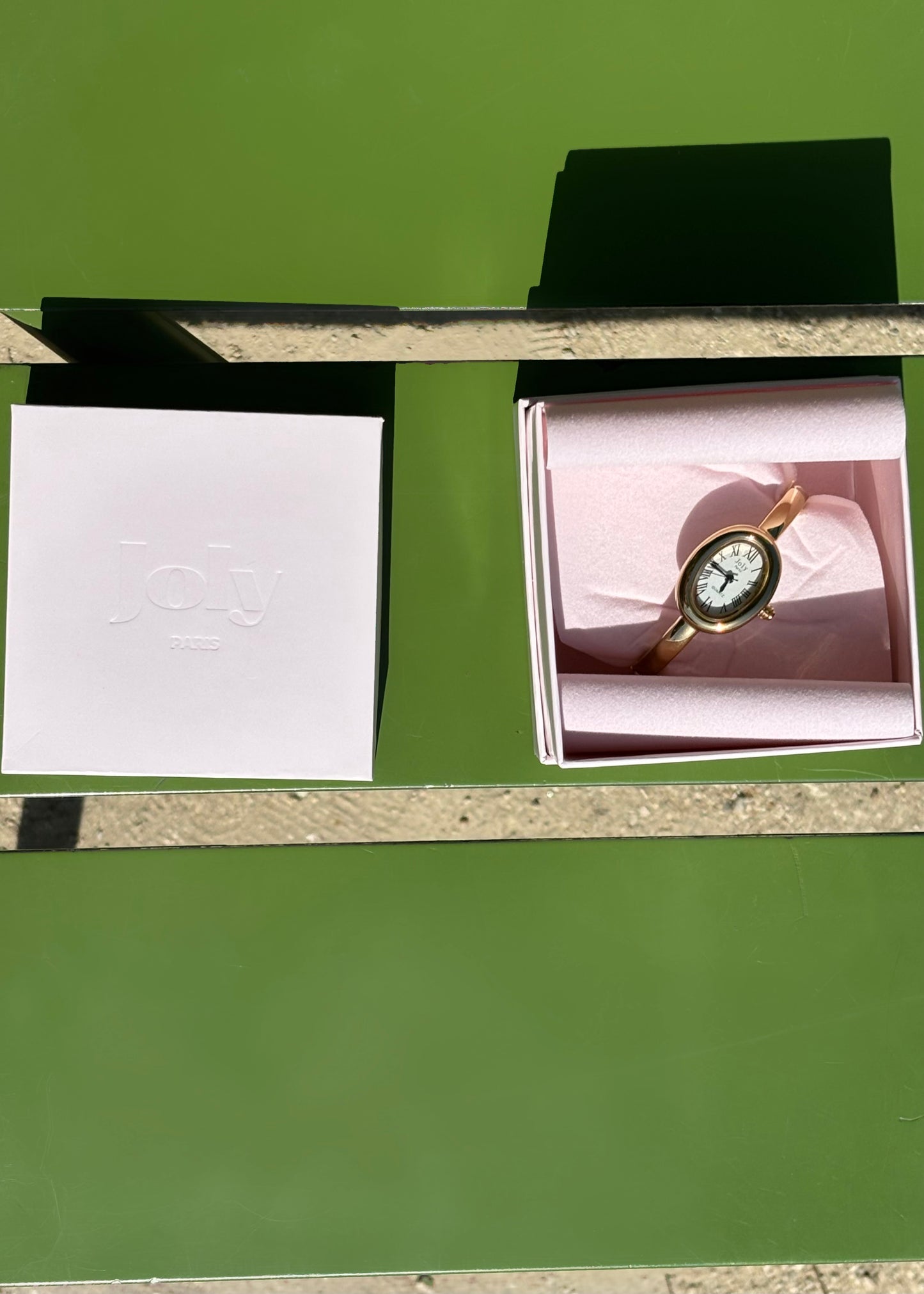 Doré Oval Watch
